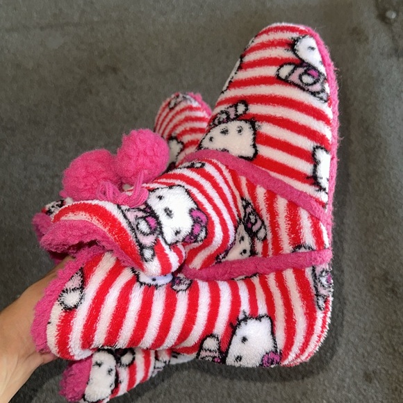 Hello kitty slippers - Picture 3 of 7
